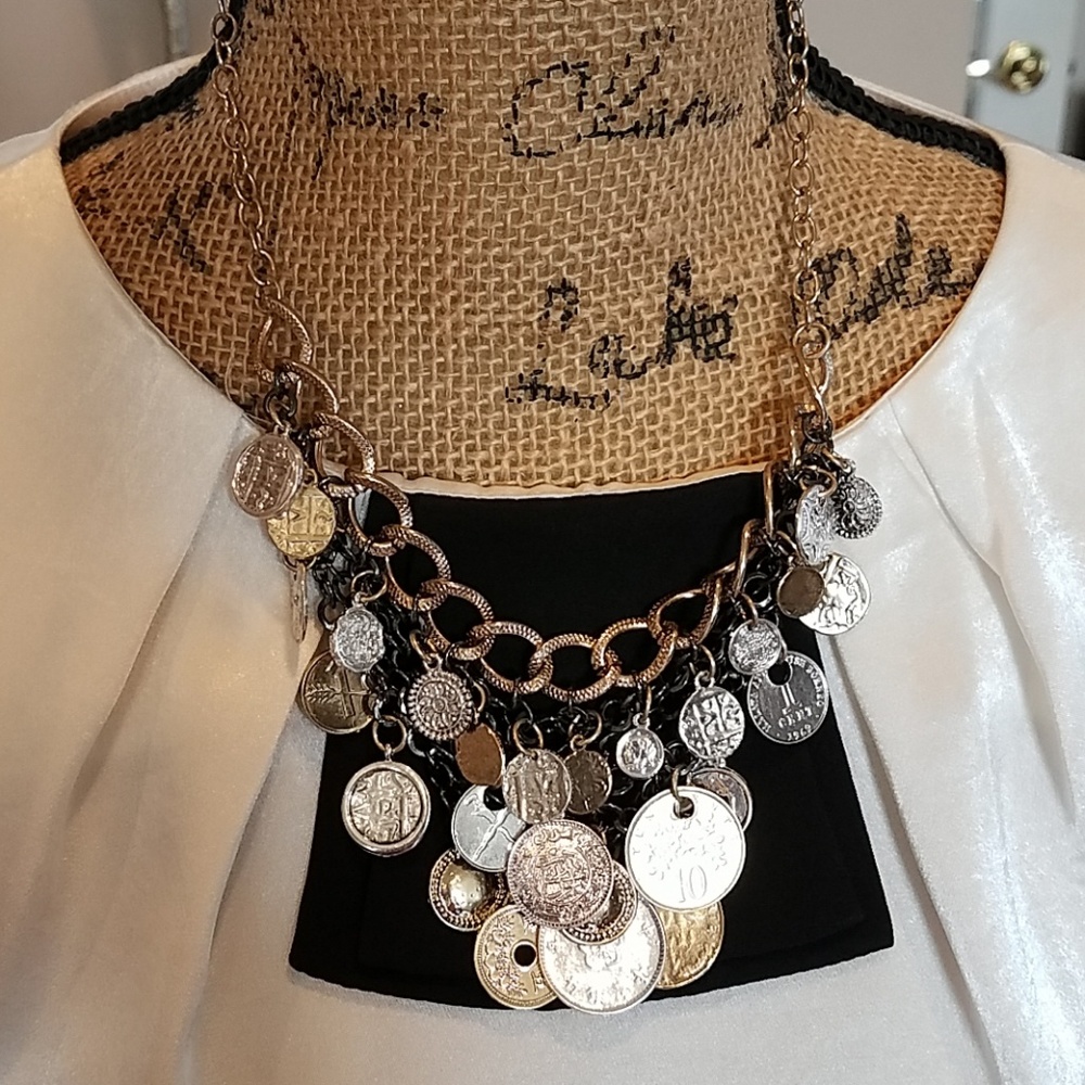 Boutique Necklace NWOT